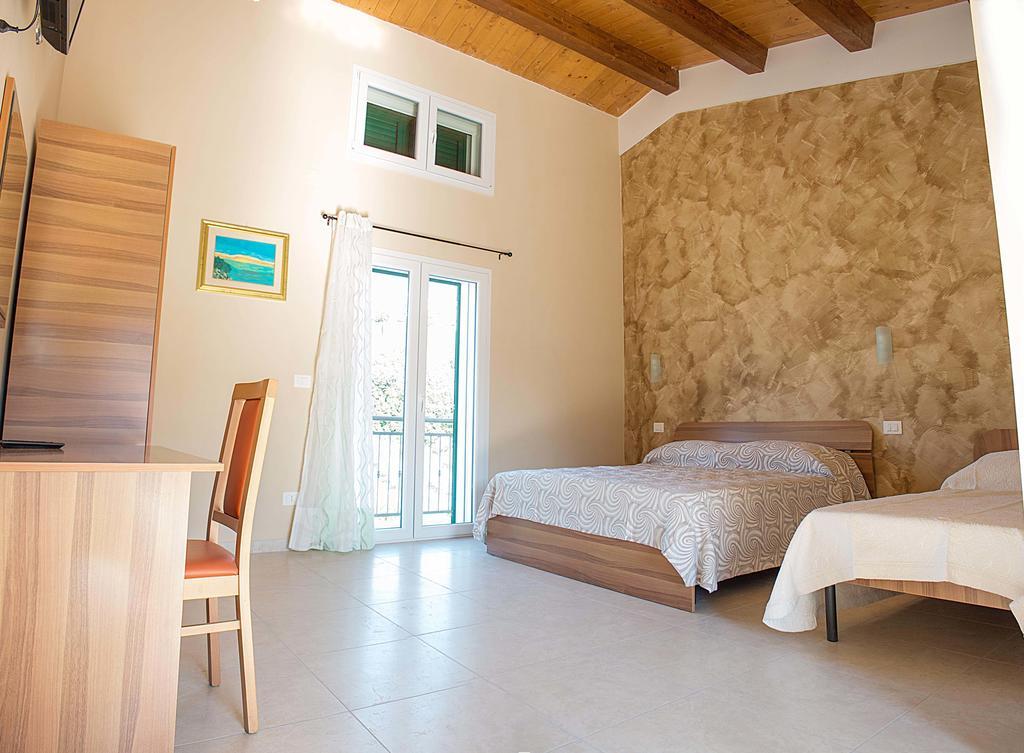 Zio Tonino Bed & Breakfast Termoli Phòng bức ảnh